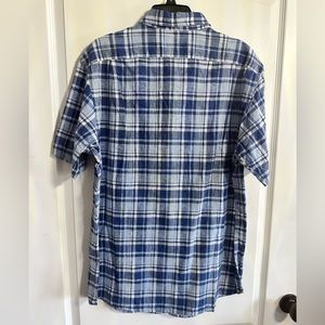 A Cremieux blue and white button shirt

BLACK FRIDAY DEALS CHECK OUT MY CLOSET